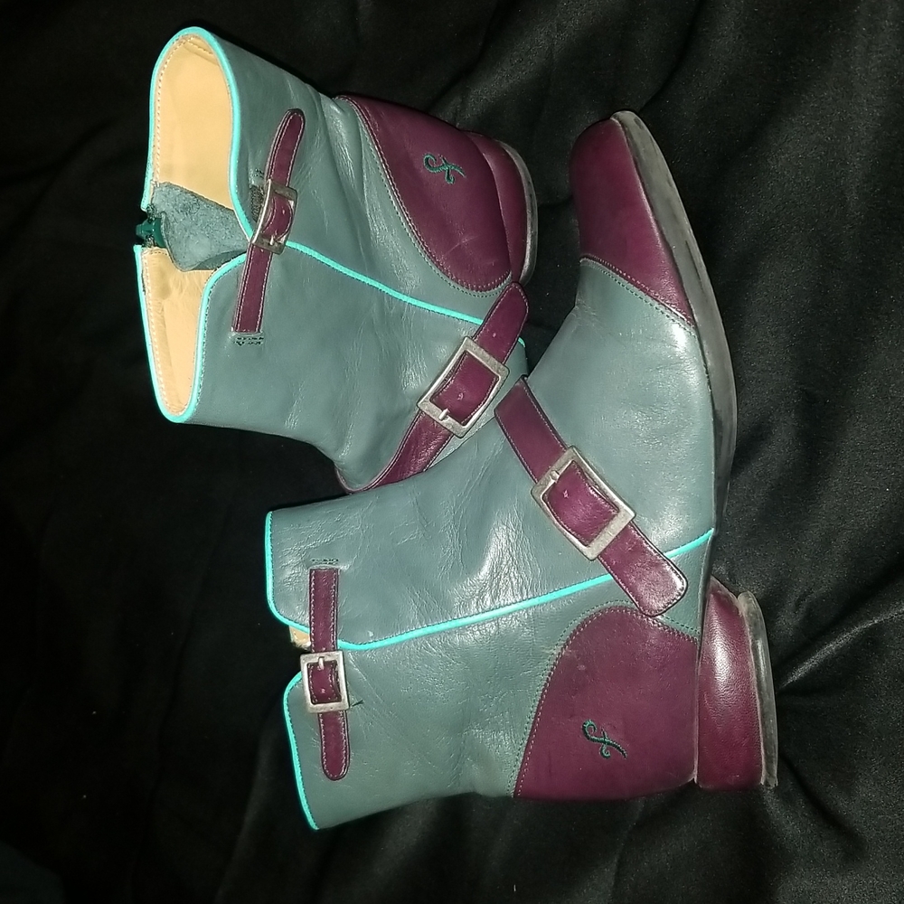 JOHN Fluevog FELLOWSHIPS EMMA LEATHER GUM BOOT Purple/ teal sz. 8.5